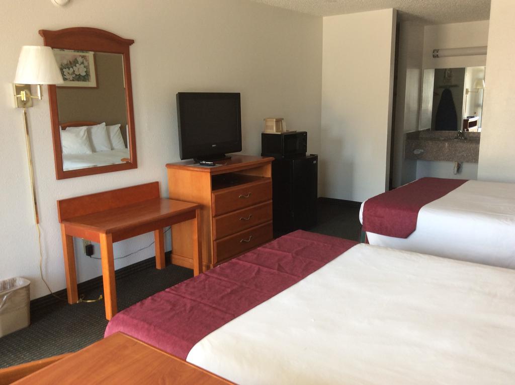 Sagamar Inn Cleburne Exterior foto
